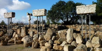 עם התנך ביד . DYKT Mohigan