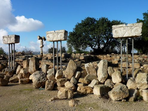 עם התנך ביד . DYKT Mohigan